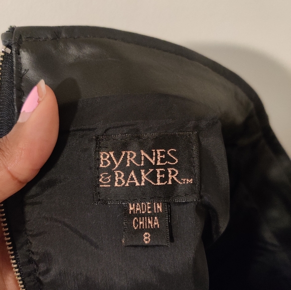 Byrne's & Baker Black Leather Mini Skirt, size 8 - Picture 3 of 5